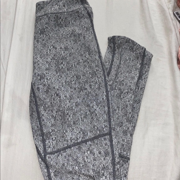 Gym Shark Grey Fleur Leggings - Picture 2 of 4